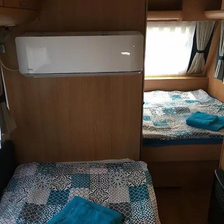 مكان تخييم Caravans Zelena Laguna *