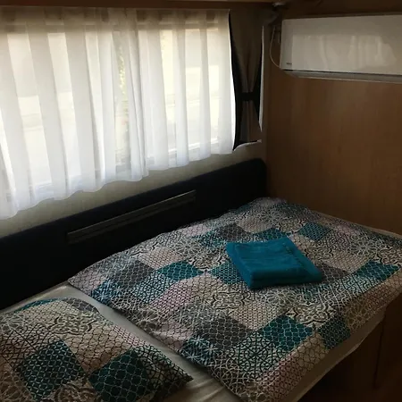 مكان تخييم Caravans Zelena Laguna بوريتش