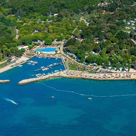 Caravans Zelena Laguna بوريتش