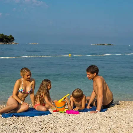Caravans Zelena Laguna مكان تخييم *